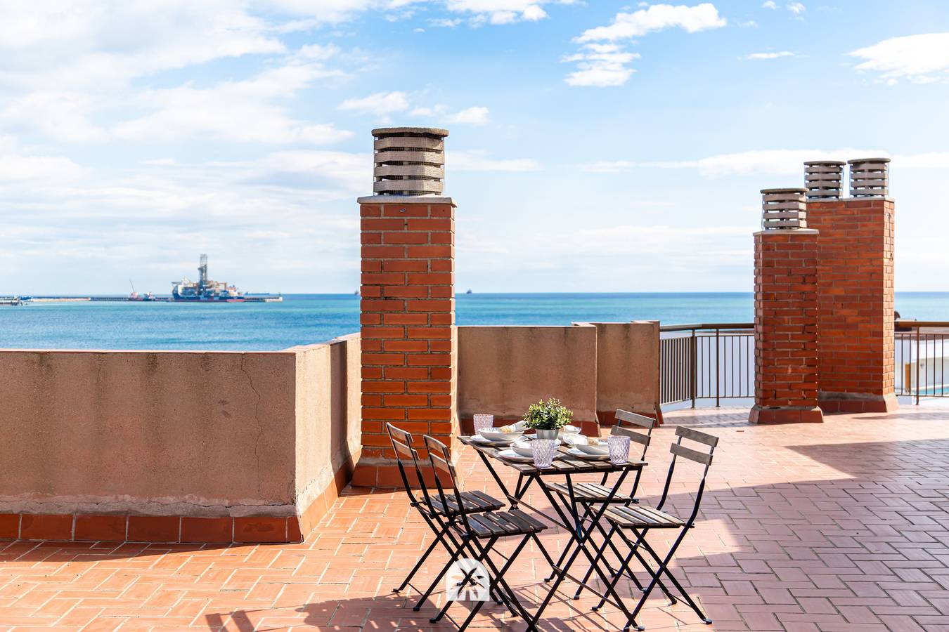 Appartement entier, La Pineda | Première ligne | Terrasse | Aa | Wifi in La Pineda, Platja de la Pineda