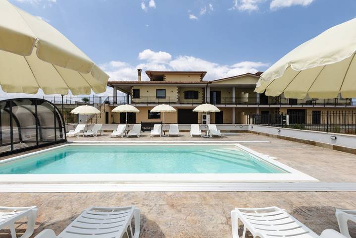 Casa vacanza per 17 persone, con Balcone/Terrazza e Piscina a Viterbo