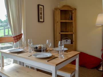 Log Cabin for 4 People in Jurassic Coast, South West England, Photo 2
