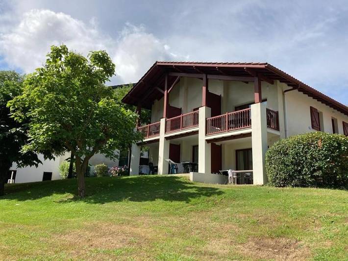 Gîte pour 4 personnes, avec piscine ainsi que jardin et terrasse dans Port De Saint Jean De Luz