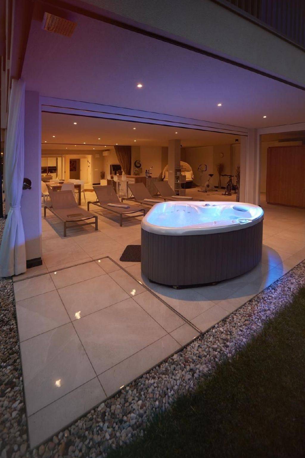 Ganze Wohnung, Fewo mit Pool, Sauna und Whirlpool in Burgstall, Sarntaler Alpen