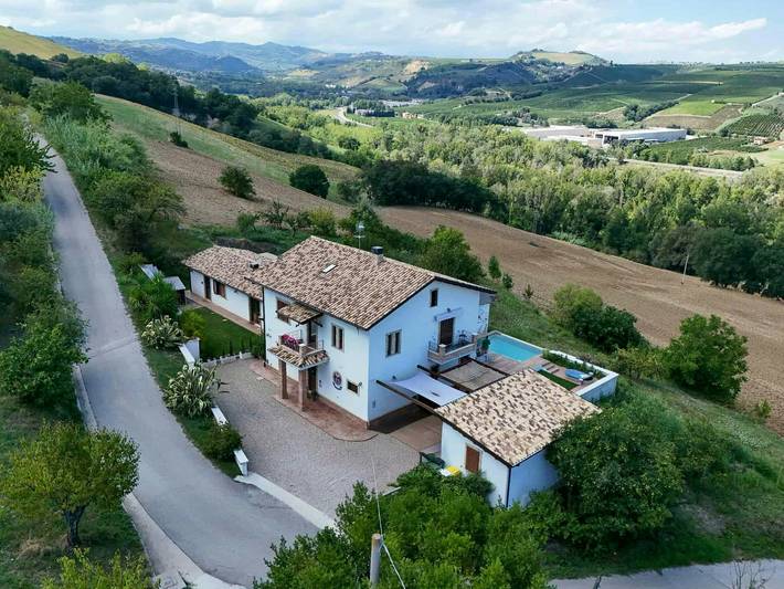 Villa con home theatre nella valle del fiume Fino in Penne, Provincia di Pescara