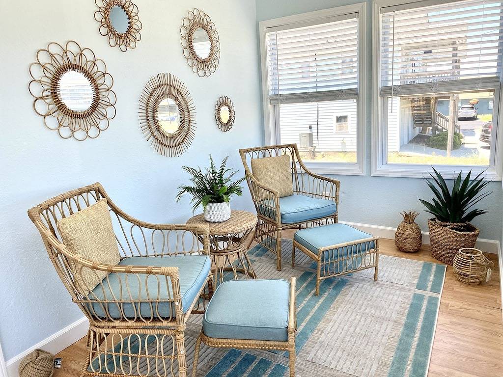 Cozy Semi Oceanfront Cottage with a Hop, skip and a jump to the beach in Whalebone, Nags Head