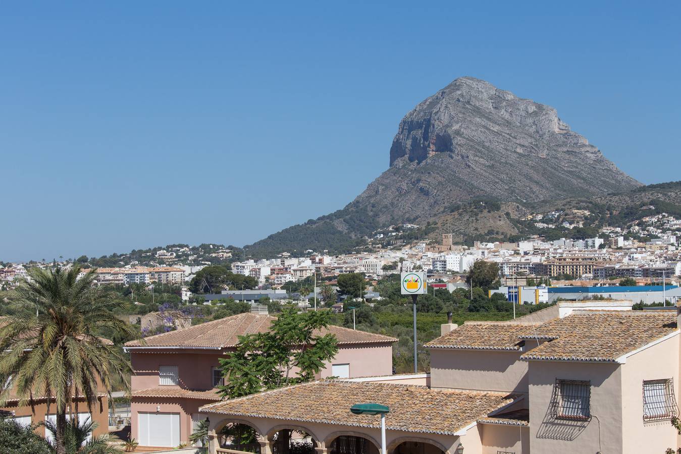 Entire apartment, Holiday apartment for 6 people with garden in Avenida de Augusta, Jávea