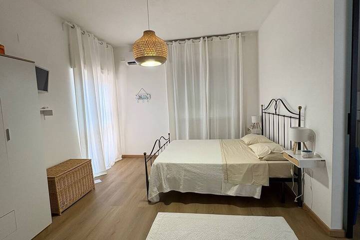 Ganze Wohnung, Poetto Sea View, 200 meters from the sea, beach access with kiosks right on the water in Poetto (Cagliari), Cagliari
