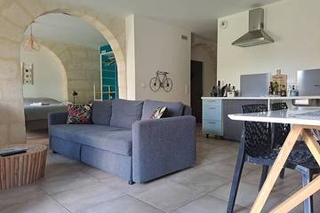 Gîte pour 6 personnes, avec jardin ainsi que piscine et terrasse, animaux acceptés à Sadirac