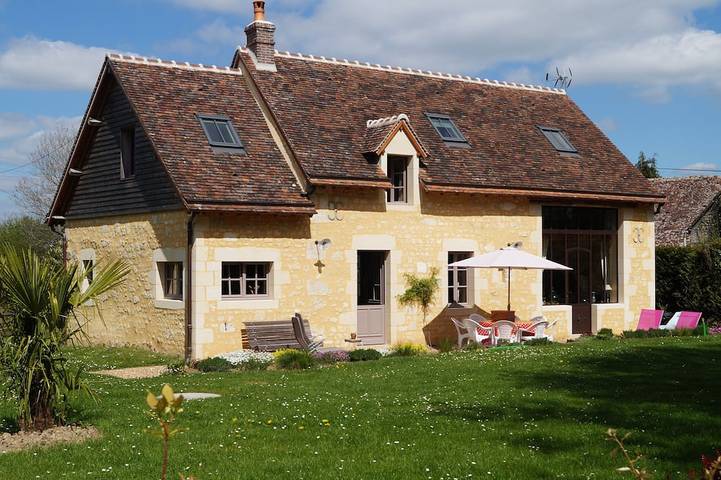 Location de vacances pour 8 personnes, avec jardin et terrasse à Le Pin-la-Garenne