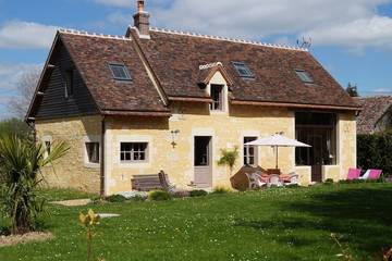 Location de vacances pour 8 personnes, avec jardin et terrasse à Le Pin-la-Garenne