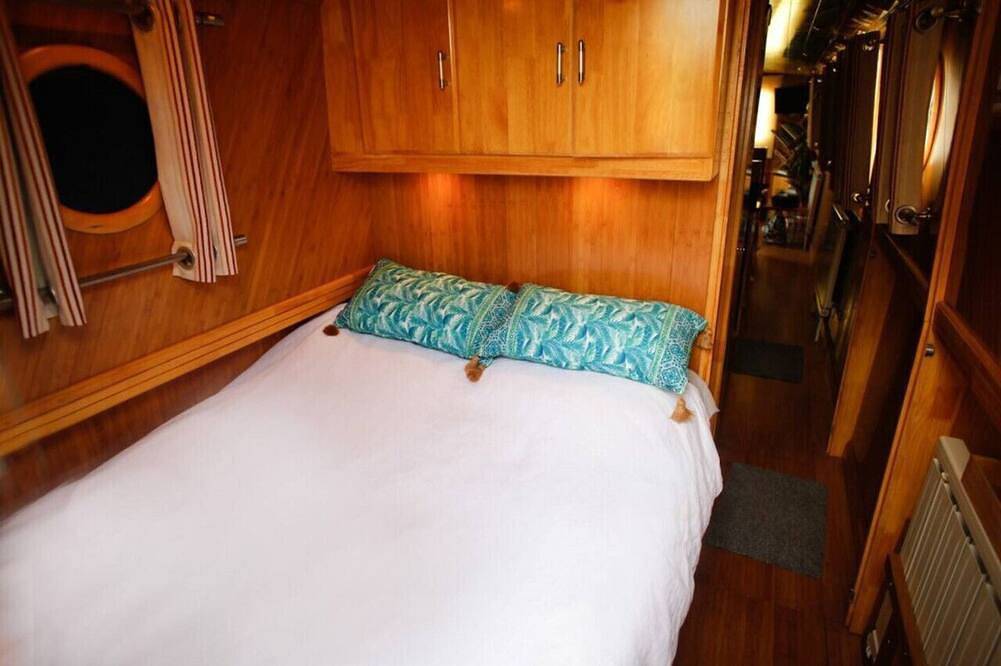 Beautiful New Moon Narrowboat in Arbury Ward, Cambridge