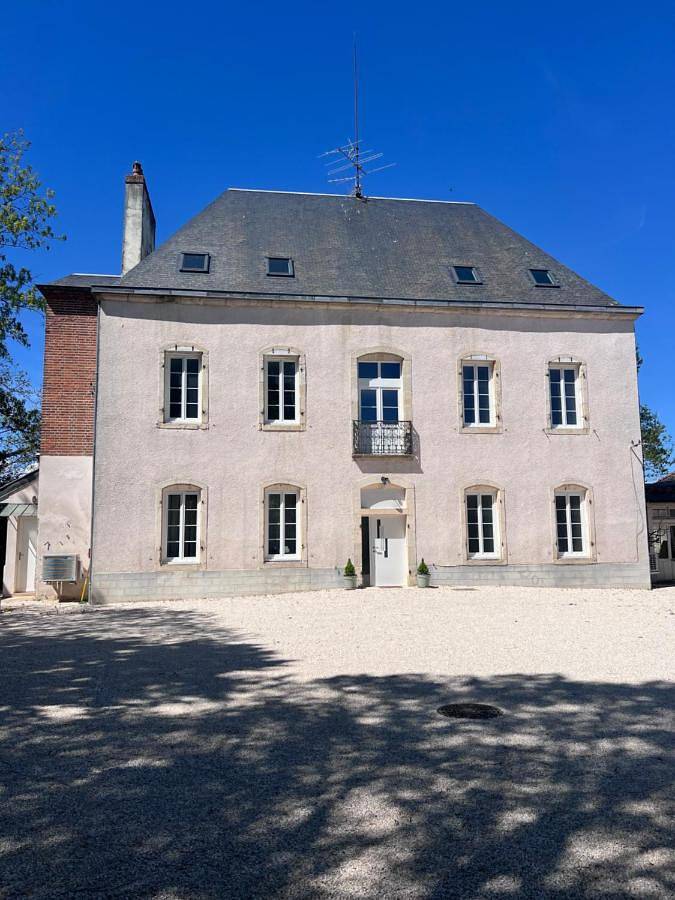 Location de vacances pour 10 personnes, avec vue ainsi que jardin et piscine à Arc-sur-Tille - 4