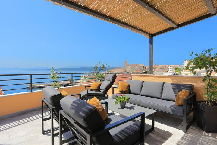 Apartament wakacyjny dla 8 osób, z Balkon/ taras w Igrane