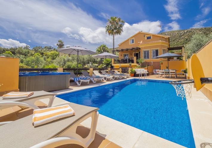 Villa pour 13 personnes, avec jacuzzi et jardin - 1