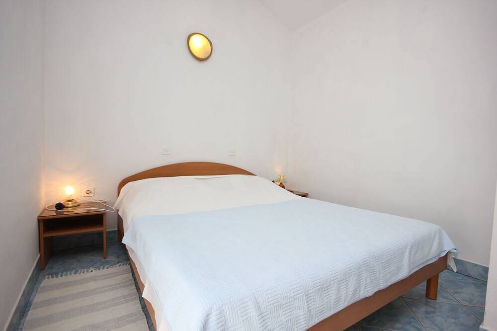 Ganze Wohnung, Studio Appartement mit Terrasse und Meerblick Punta kriza, Cres in Lošinj, Cres