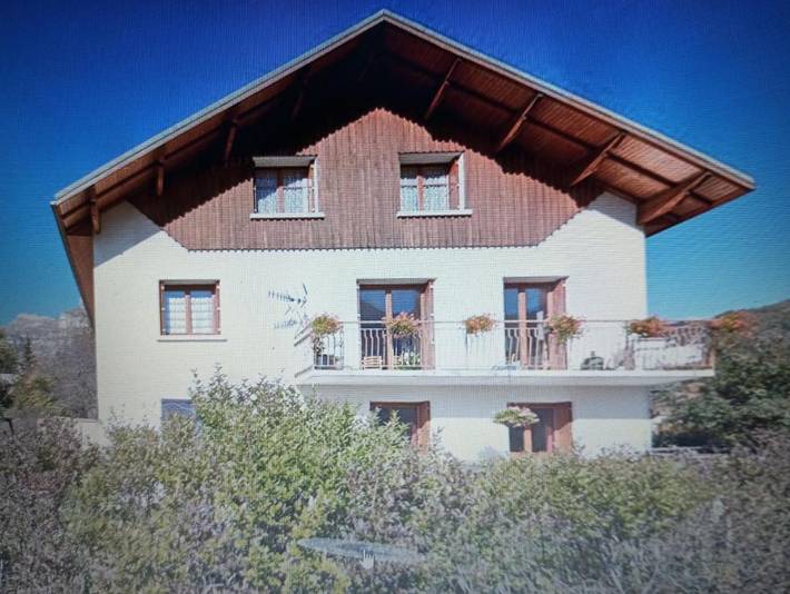 Gîte pour 13 personnes, avec Balcon et Terrasse ainsi que Jardin et Vue à Saint-Jean-Saint-Nicolas