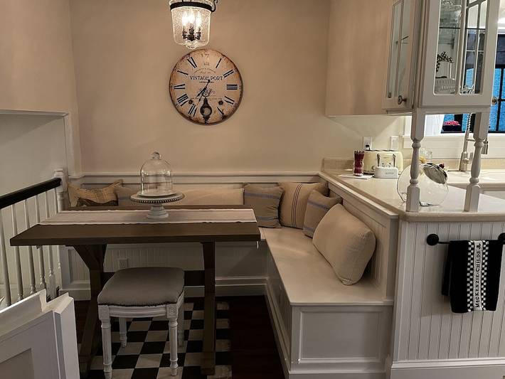 Vacation rental for 7 people, with hot tub in East Ridge
