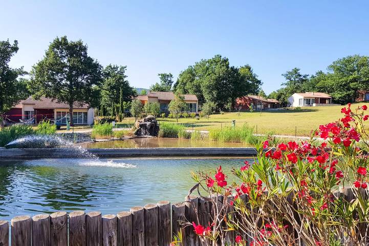 Villa pour 4 personnes, avec piscine et terrasse