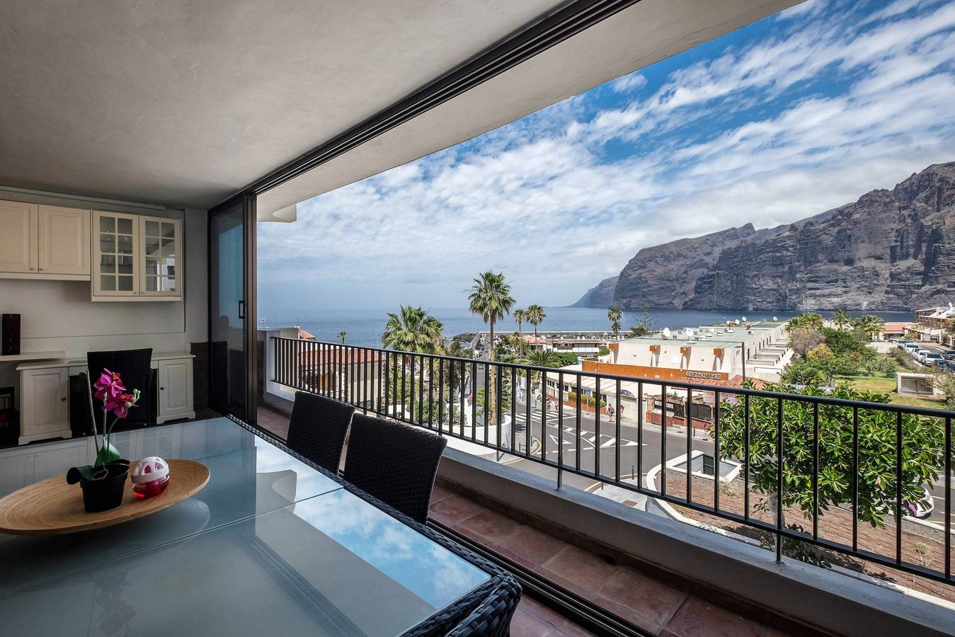 Apartamento entero, Apartamento "Casa Tatiana" en Los Gigantes con vistas al mar, terraza y Wi-Fi in Playa de los Guíos, Santiago del Teide