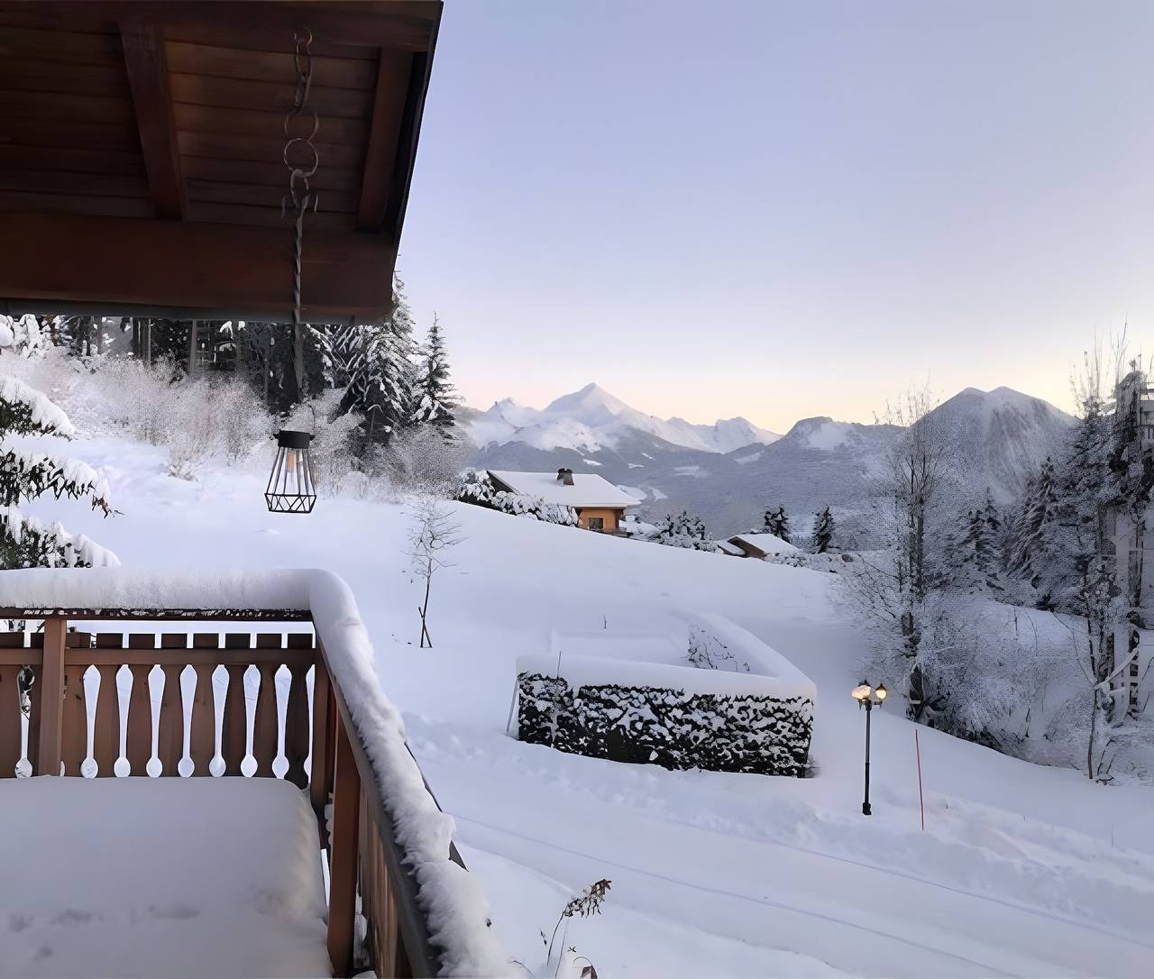 Chalet "L'Oréade" with Mountain View, Private Terrace & Wi-Fi in Manigod, Annecy region