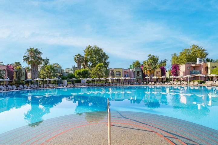 Resort para 3 personas, con jardín además de piscina y sauna, Se admiten mascotas - 1