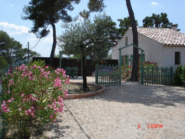 Gîte pour 3 personnes, avec terrasse, animaux acceptés à Esparron-de-Verdon