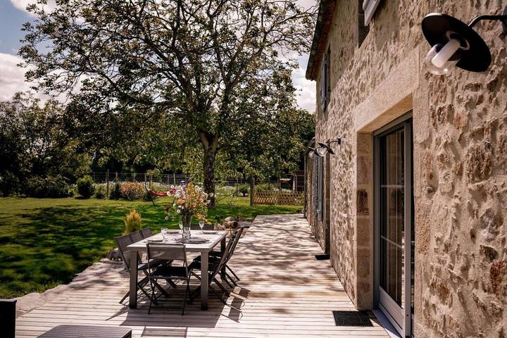 Location de vacances pour 14 personnes, avec Terrasse et Jardin dans Saint-Aubin-de-Baubigné