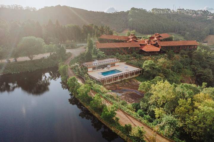 Pousadas para 2 pessoas, com jardim e vista e ainda sauna and piscina em Aracê