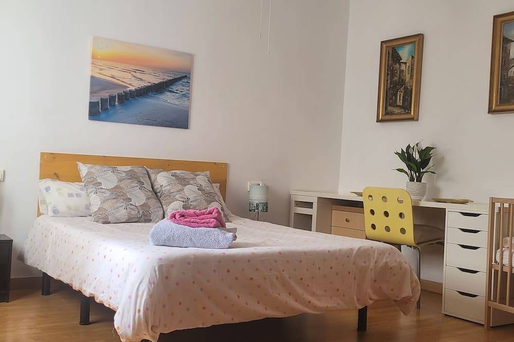 Entire apartment, Full floor, in front of the Mediterranean Sea. Central to 5 \" in el Masnou, Costa del Maresme