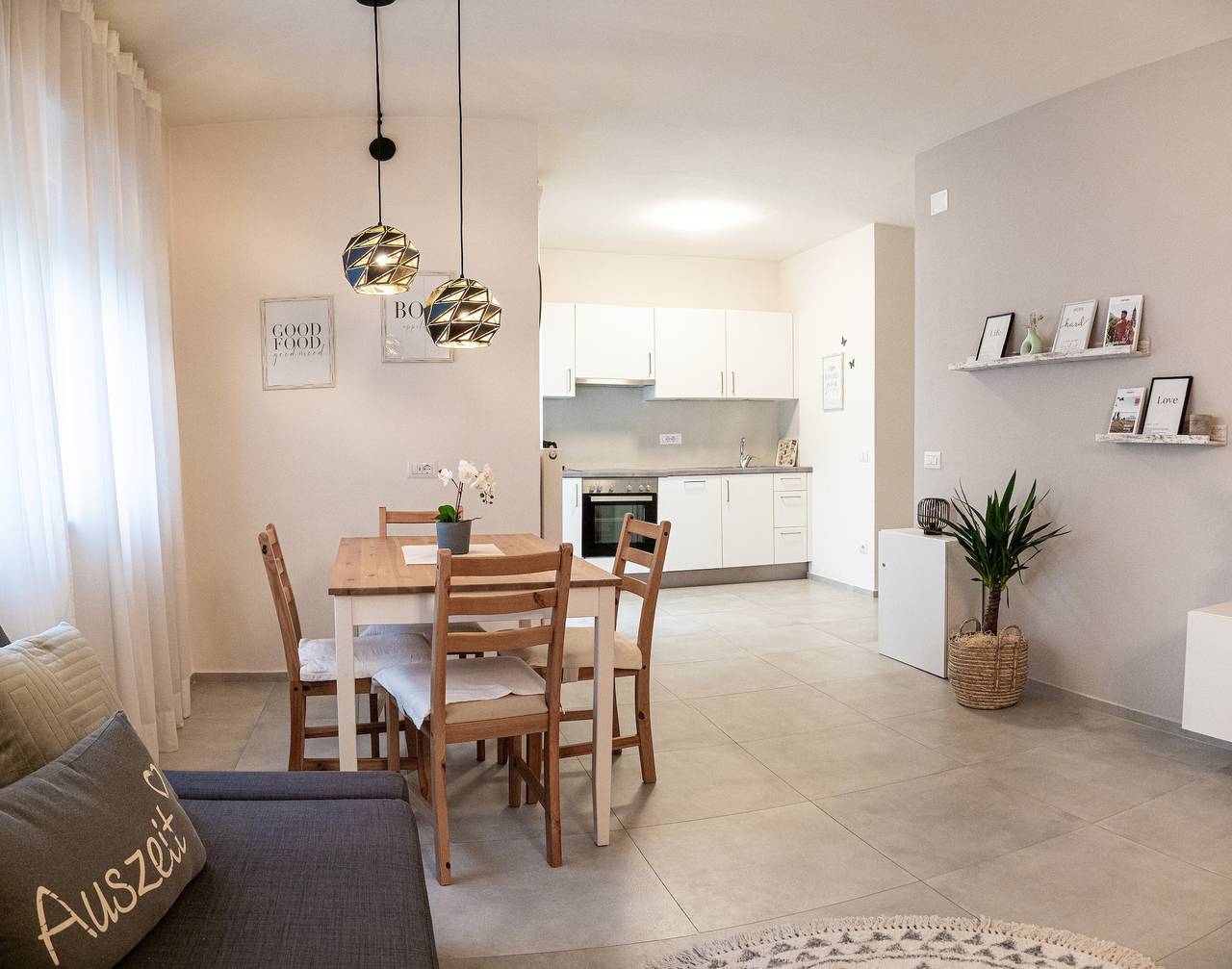 Entire apartment, Brand-new Holiday Apartment "Manuela" Near the Centre with Mountain View, Wi-Fi & Balcony in Untermais, Merano