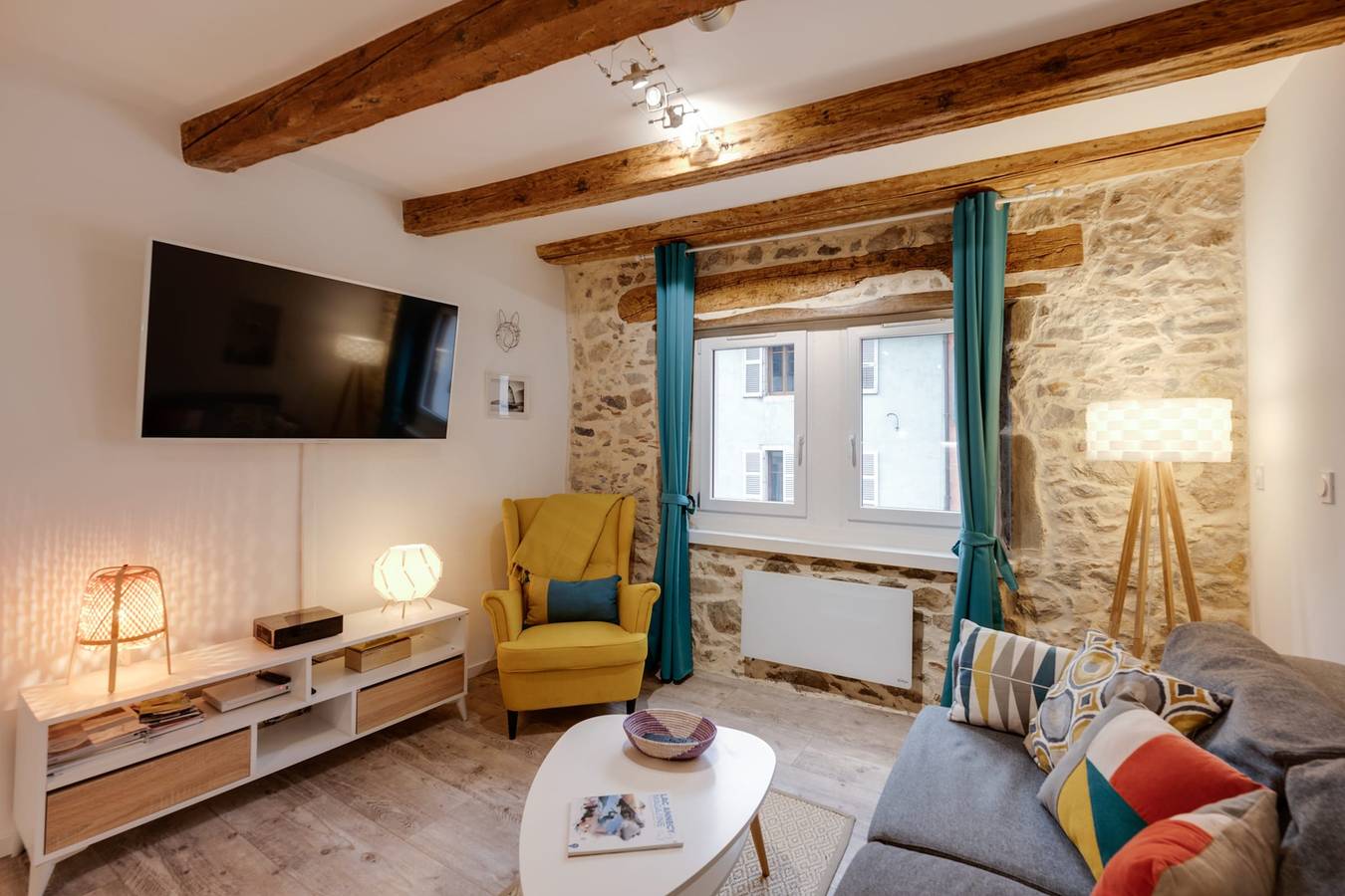 Entire apartment, 🎖Le Paquier 9 ⭐⭐⭐ The charm in the heart of the Old Town 150m from the Lake in Annecy, Annecy (commune)
