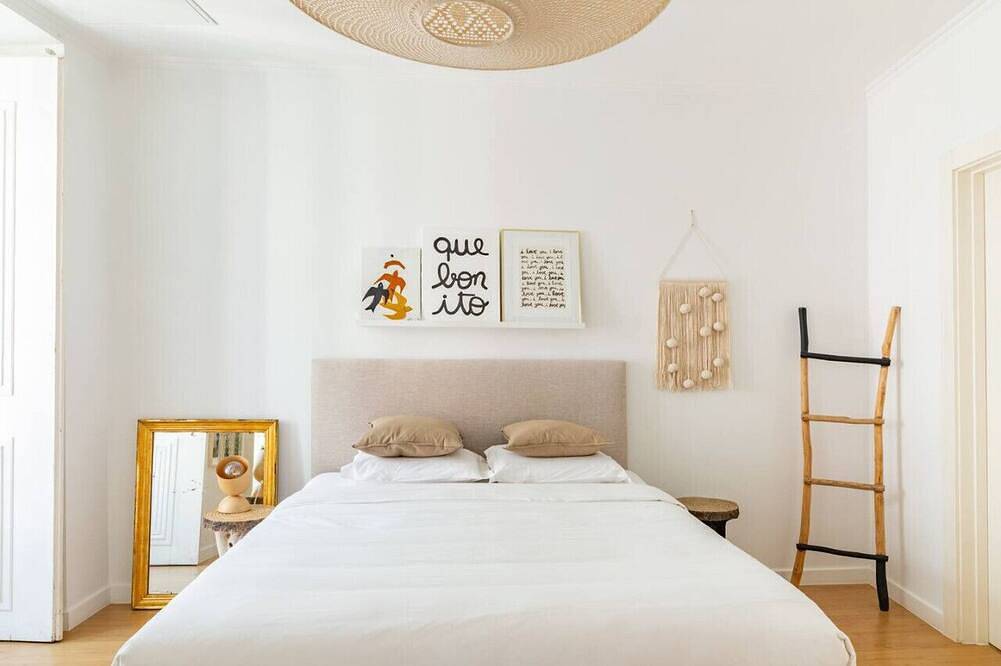Ganze Wohnung, 3-bedroom Apt with Private Patio in Cacilhas in Almada, Halbinsel von Setúbal