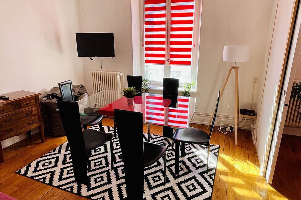 Apartamento entero, Encantador piso de 2 dormitorios en el centro de Vittel (aparcamiento gratuito) in Vittel, Neufchâteau