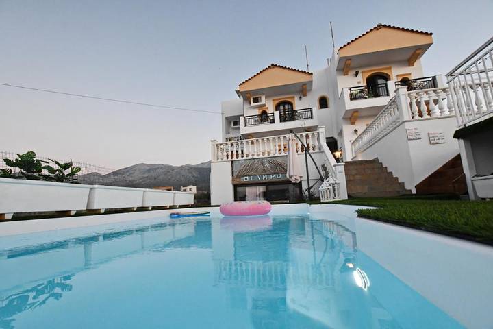 Gîte pour 4 personnes, avec piscine ainsi que vue et jardin, animaux acceptés dans Malia - 3