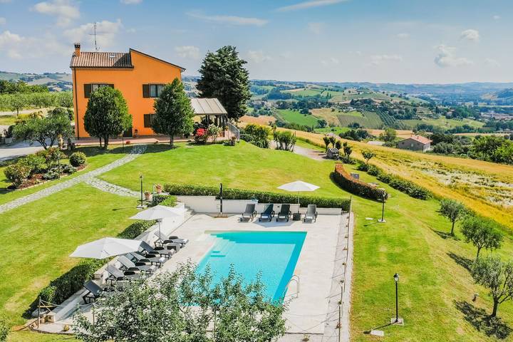 Casa vacanza per 10 persone, con Terrazza e Giardino nonché Piscina a Corinaldo