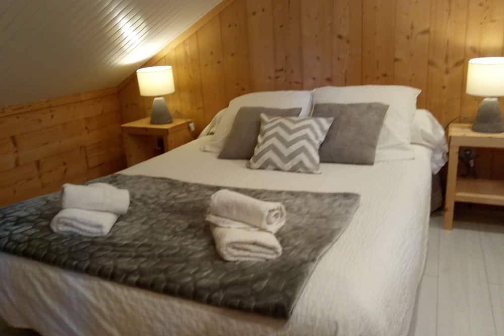 Upscale, detached chalet, -10mn walk to downhill ski slopes - Rated 4*. in Bolquère, Prades und Umgebung