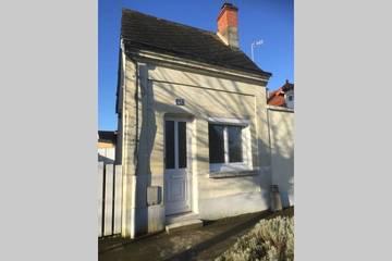 Gîte pour 5 personnes, avec jardin et piscine à Longué-Jumelles