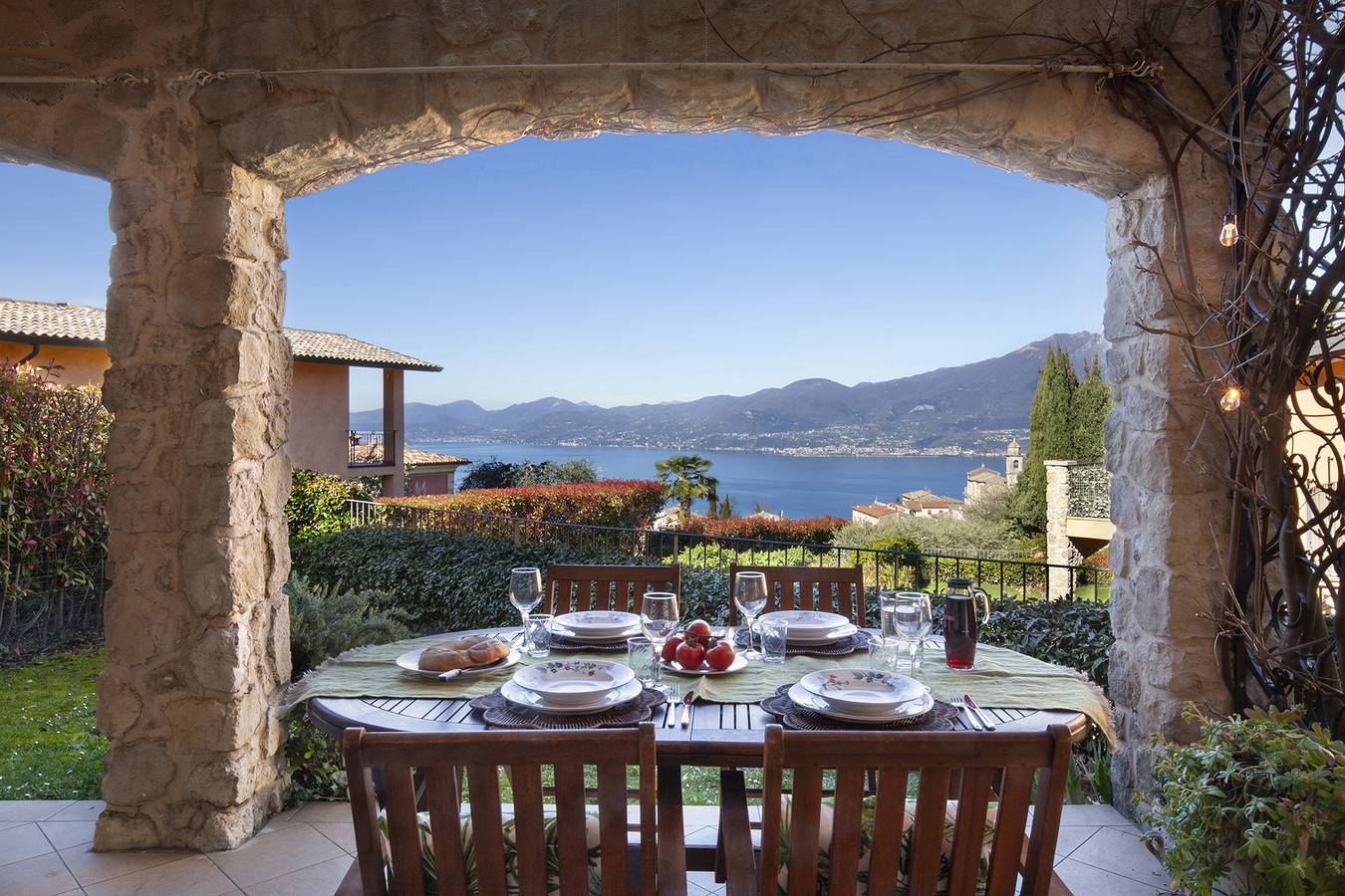 Ganze Wohnung, Apartment Laghetto with Pool in Torri del Benaco, Gardasee-Berge