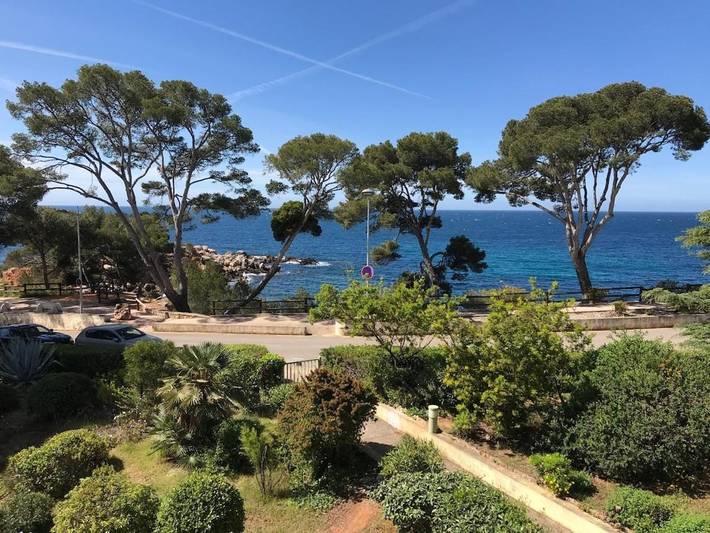 Gîte pour 3 personnes, avec terrasse et vue, animaux acceptés dans Plage Du Capelan Bandol