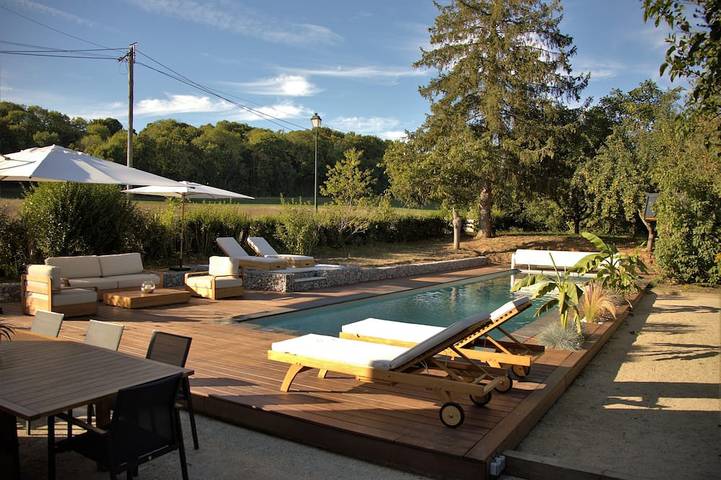 Cottage pour 10 personnes, avec jardin et piscine à Nesles-la-Vallée