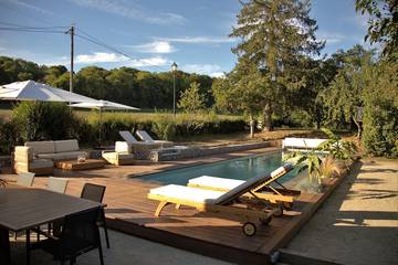 Location de vacances pour 10 personnes, avec jardin et piscine à Nesles-la-Vallée