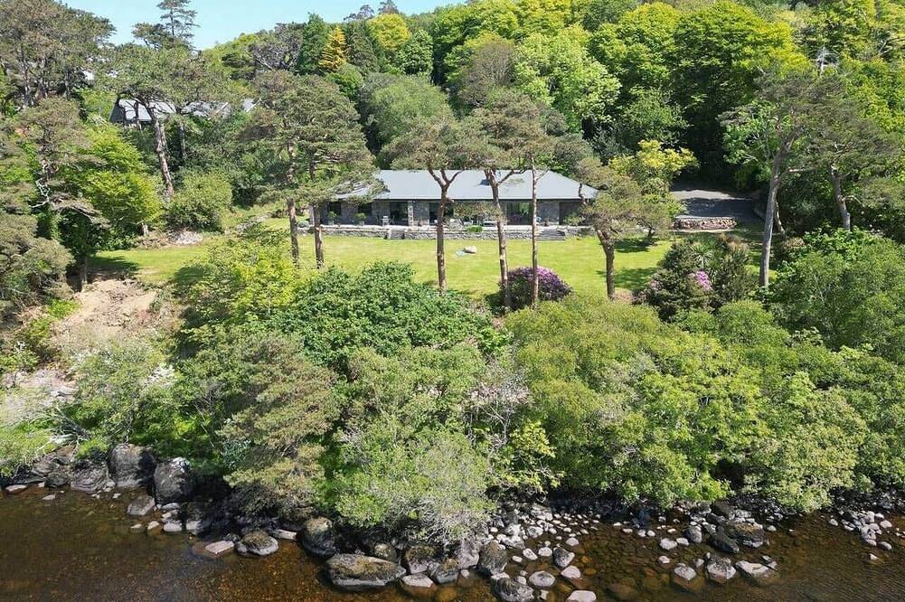 Caragh Lake House - Lakefront Escape and Sauna in Caragh, County Kerry