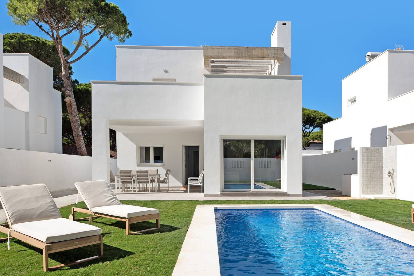 Villa 'Santa Clara 21c' with Private Pool, Wi-Fi and Air Conditioning in Playa La Barrosa, Chiclana de la Frontera