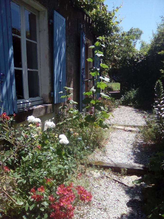 Two-Bedroom House in Arçais, Région de Niort