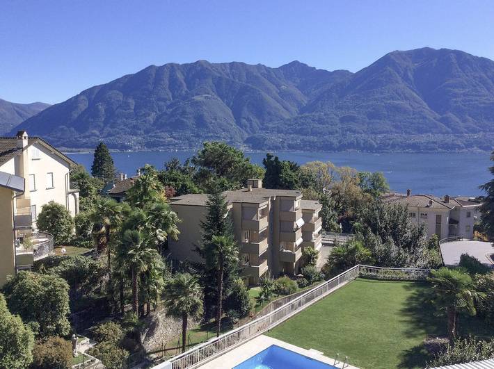 Ferienwohnung für 2 Personen, mit Balkon und Garten sowie Pool und Seeblick in Muralto