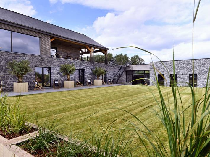 Location de vacances pour 12 personnes, avec terrasse et piscine ainsi que sauna et jardin dans Septon - 3