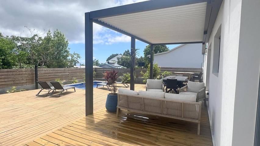 Location de vacances pour 6 personnes, avec jardin ainsi que vue et piscine à Saint Gilles les Hauts - 2