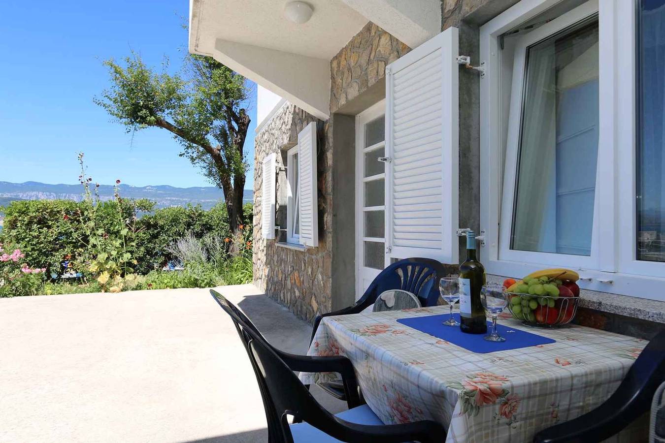 Ganze Ferienwohnung, Ferienwohnung mit Klimaanlage und Terrasse  in Silo (Krk), Krk