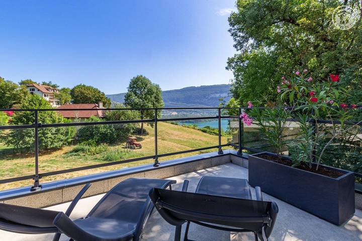 Gîte pour 4 personnes, avec Terrasse à Conjux