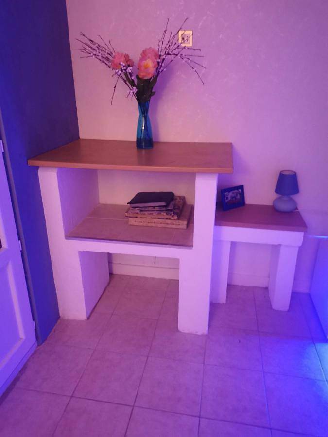 Gîte pour 2 personnes, avec vue et jardin ainsi que piscine et terrasse à Montendre - 2