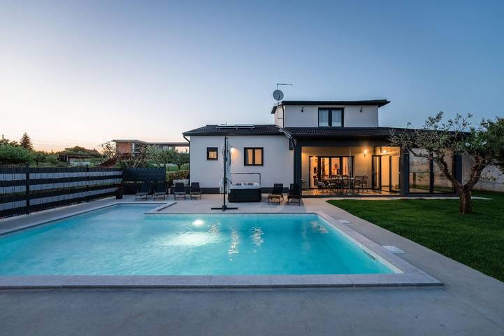 Ferienhaus für 7 Personen, mit Whirlpool und Garten sowie Terrasse und Pool in Kastelir - 3