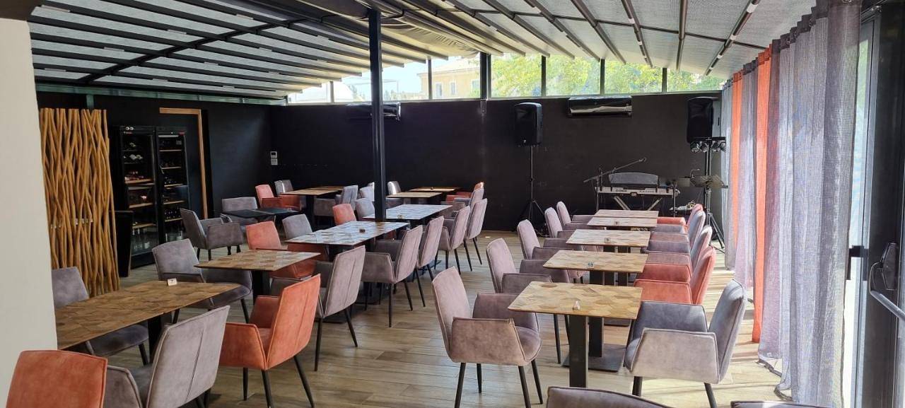 Hôtel pour 1 personne avec terrasse in Aléria, Arrondissement de Corte